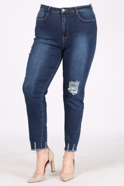 casual distressed jeans outfit